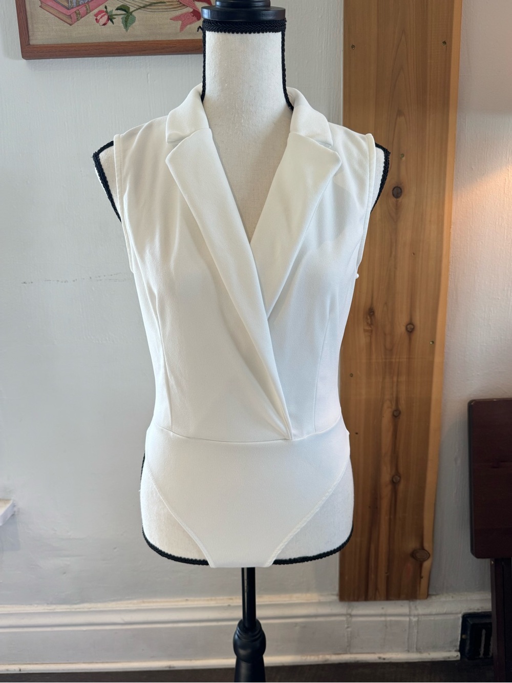 Sleeveless Collared Lapel V-Neck Bodysuit